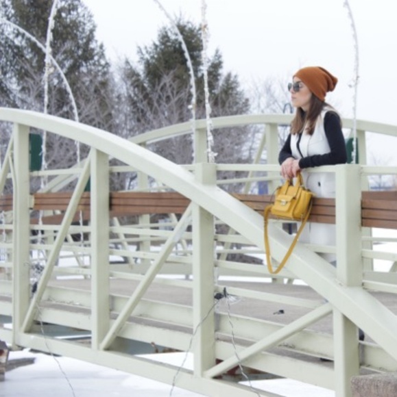 Meet your Posher, Daniela - Picture 4 of 7